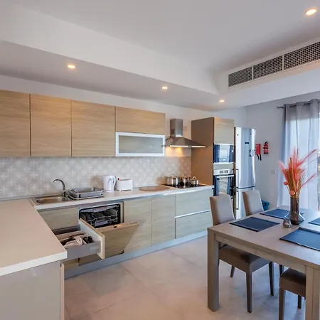 Daire Valley & Sea View 2br Penthouse - 6 Mins To Balluta Bay By Quicktrips *
