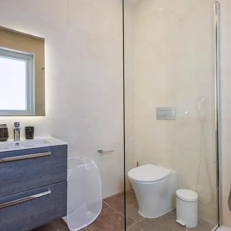 Valley & Sea View 2br Penthouse - 6 Mins To Balluta Bay By Quicktrips Daire Saint Julian's