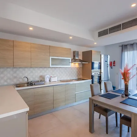 아파트 Valley & Sea View 2br Penthouse - 6 Mins To Balluta Bay By Quicktrips Saint Julian's
