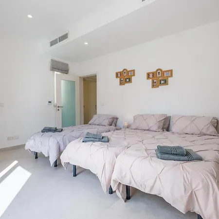Daire Valley & Sea View 2br Penthouse - 6 Mins To Balluta Bay By Quicktrips *